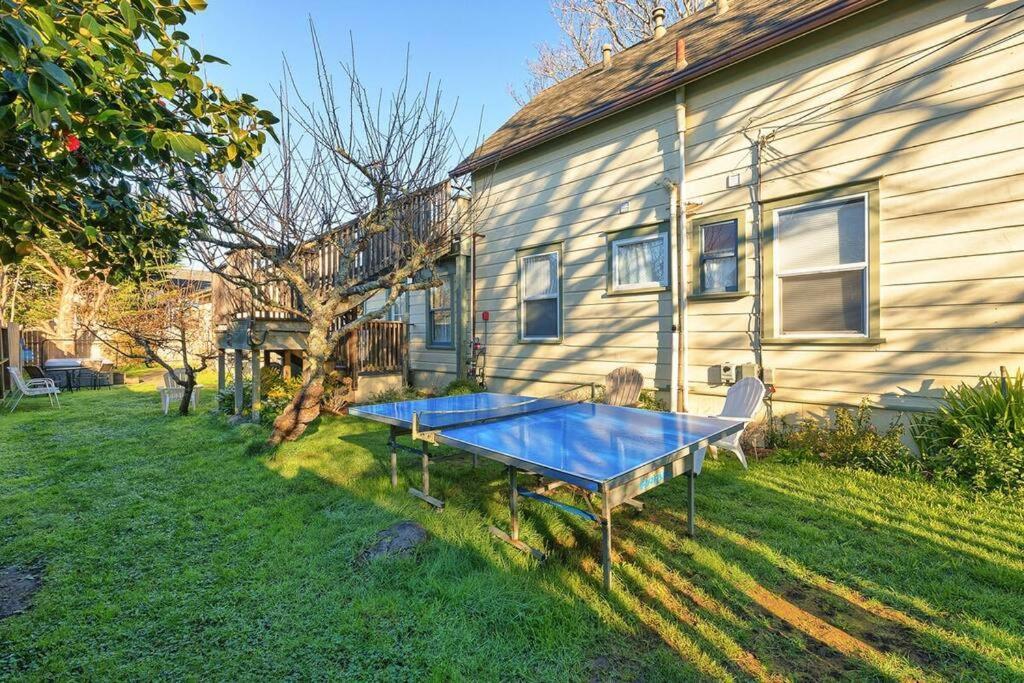 Downtown Digs-Sauna, Hot Tub, Bikes - Fun Times! Arcata Exterior photo