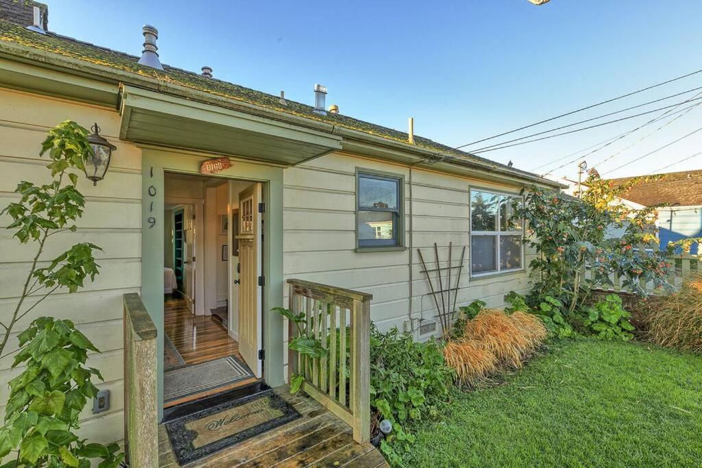 Downtown Digs-Sauna, Hot Tub, Bikes - Fun Times! Arcata Exterior photo