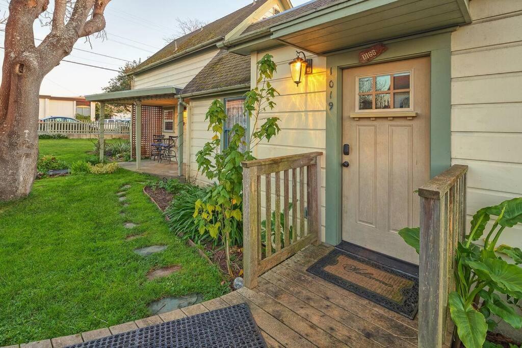 Downtown Digs-Sauna, Hot Tub, Bikes - Fun Times! Arcata Exterior photo
