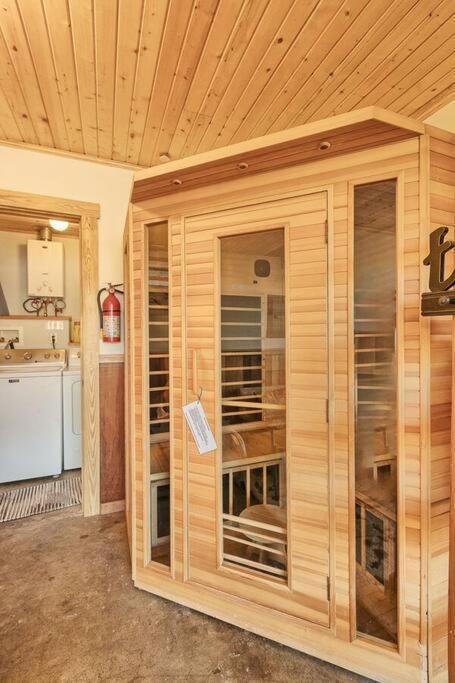 Downtown Digs-Sauna, Hot Tub, Bikes - Fun Times! Arcata Exterior photo