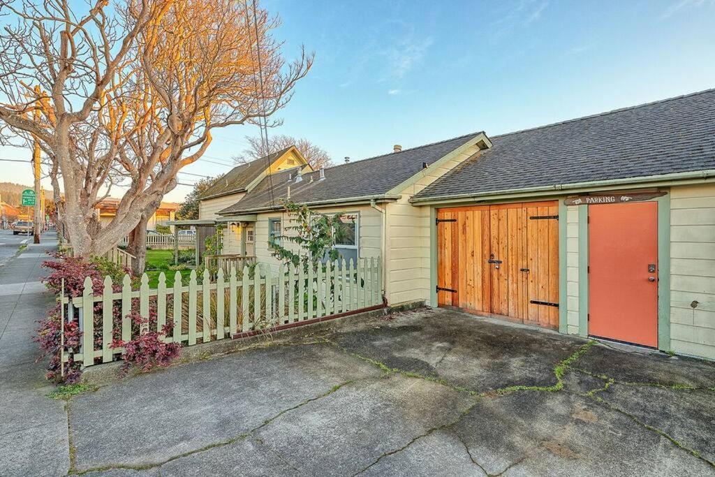 Downtown Digs-Sauna, Hot Tub, Bikes - Fun Times! Arcata Exterior photo